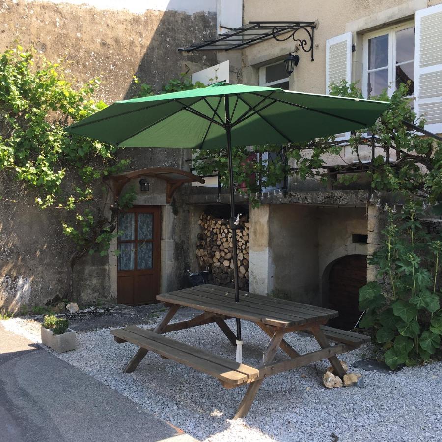 Gite Chambre De La Tante Camille - Les Filles Tresy Passenans エクステリア 写真